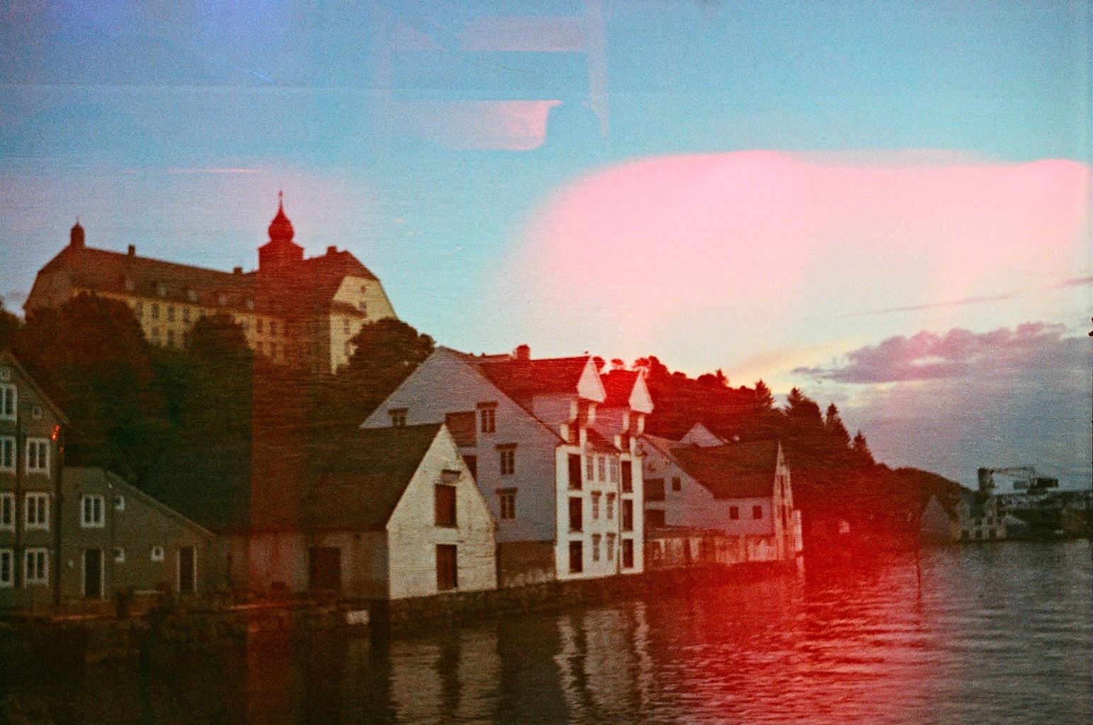 Ålesund by the sea with lightleaks